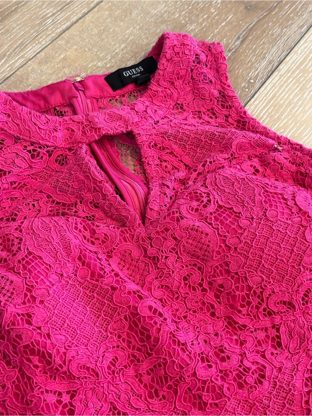 Guess Hot Pink Lace keyhole Bodycon Midi Dress Size 6 Cocktail - Picture 4 of 9